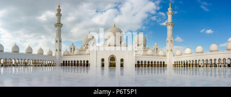 Panoramic view of inner court of Sheikh Zayed Grand Mosque in Abu Dhabi, UAE Stock Photo