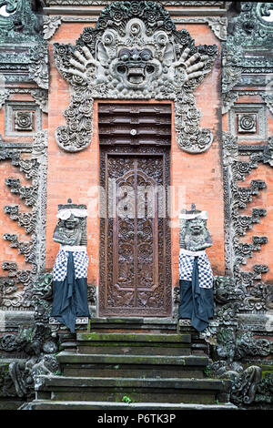Asia, Indonesia, Bali, Ubud, traditional Balinese Hindu temple door Stock Photo