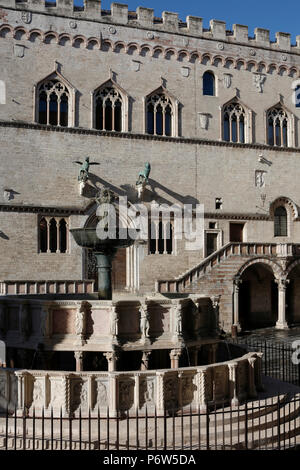 am Morgen,Fontana Maggiore,Palazzo dei Priori - Facciata,Perugia,Umbrien,Italien,Europa Stock Photo