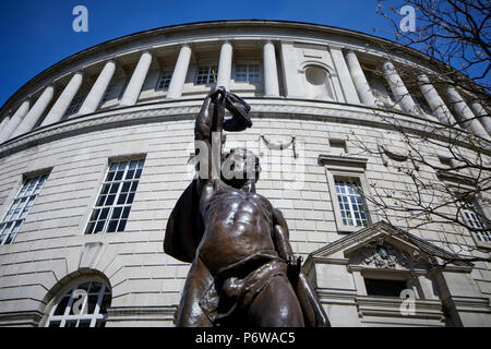 Manchester Central Library Manchester's first modern figurative outdoor Bronze sculpture, John Cassidy fecit 1907. gifted to city council by James Gre Stock Photo