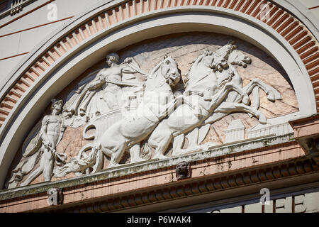 Manchester Opera House chariot, figures on the exterior Stock Photo