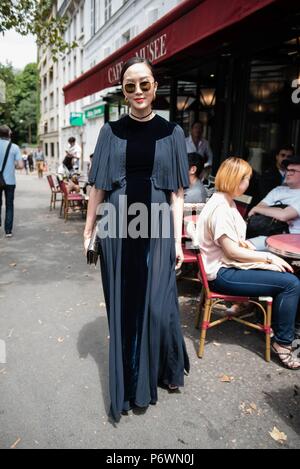 Paris, Frankreich. 02nd July, 2018. Blogger Chriselle Lim arriving on the street before the Dior runway show during Haute Couture Fashion Week in Paris - July 2, 2018 - Credit: Runway Manhattan ***For Editorial Use Only*** | Verwendung weltweit/dpa/Alamy Live News Stock Photo