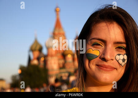 Moscow, Russia. 2nd July 2018. Brazil fan girl  in the Kremlin square,  during FIFA WORLD CUP 2018. Credit: marco iacobucci/Alamy Live News Stock Photo