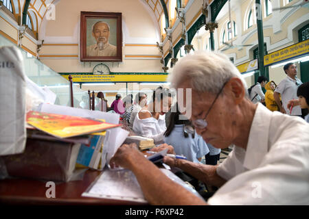 Crowd at Saigon - Hô Chi Minh post office, Vietnam Stock Photo