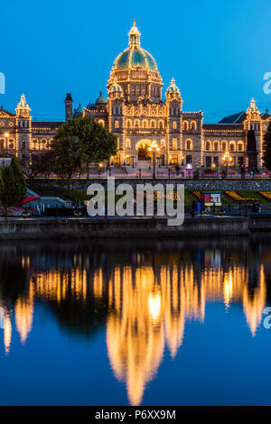 Night view of the British Columbia Parliament Buildings, Victoria, British Columbia, Canada Stock Photo