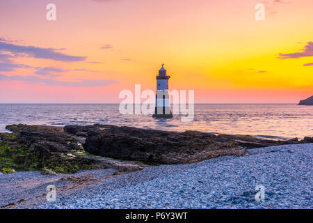 UK, Wales, Anglesey, Penmon, Black Point, Trwyn Du Lighthouse (Penmon Lighthouse) at sunrise Stock Photo