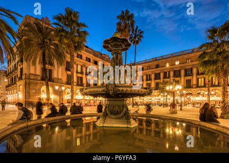 Night view of Placa Reial square (Plaza Real) in the Gothic Quarter, Barcelona, Catalonia, Spain Stock Photo