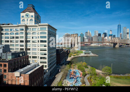 USA, New York, Brooklyn, DUMBO, Clock Tower Condominium, Brooklyn Bridge Stock Photo