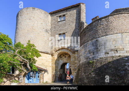 France, Tarn, Cordes sur Ciel, medieval village, Ormeaux Gate // France, Tarn (81), Cordes-sur-Ciel, porte des Ormeaux Stock Photo