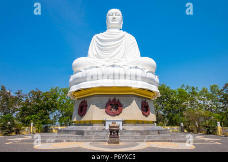 Giant Buddha at Long Son Pagoda (Chua Long Son) Buddhist temple, Nha Trang, Khanh Hoa Province, Vietnam Stock Photo