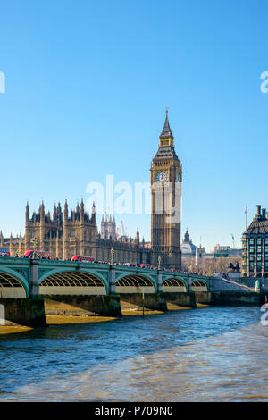 United Kingdom, England, London. Westminster Bridge on River Thames, in front of Palace of Westminster and the clock tower of Big Ben (Elizabeth Tower). Stock Photo