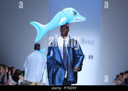 Berlin, Germany. 03rd July, 2018. Berlin: The photo shows a model on the catwalk with the spring/summer 2019 collection by the Botter. Credit: Simone Kuhlmey/Pacific Press/Alamy Live News Stock Photo