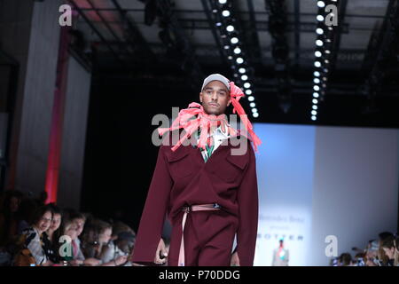 Berlin, Germany. 03rd July, 2018. Berlin: The photo shows a model on the catwalk with the spring/summer 2019 collection by the Botter. Credit: Simone Kuhlmey/Pacific Press/Alamy Live News Stock Photo