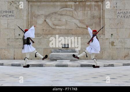 ceremonial change of guards outside the greek parliament athens greece Stock Photo