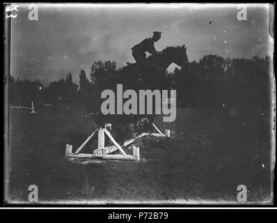 74 Narcyz Witczak-Witaczyński - Zawody konne (107-990-1) Stock Photo