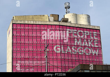 People Make Glasgow in pink, Glasgow City Brand, Strathclyde University, Met Tower, city centre, Scotland, UK Stock Photo