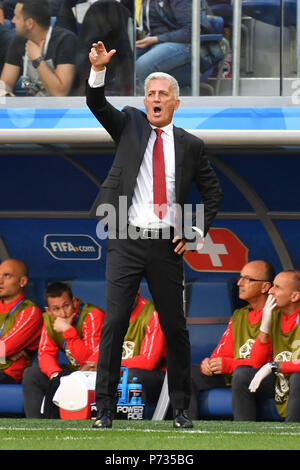 St. Petersburg, Russland. 03rd July, 2018. Vladimir PETKOVIC, coach (SUI), gesture, gives instructions, frame, cut out, full body shot, whole figure. Sweden (SWE) - Switzerland (SUI) 1-0, Round of 16, Round of 16, Game 55, on 07/03/2018 in Saint Petersburg, Arena Saint Petersburg. Football World Cup 2018 in Russia from 14.06. - 15.07.2018. | usage worldwide Credit: dpa/Alamy Live News Stock Photo