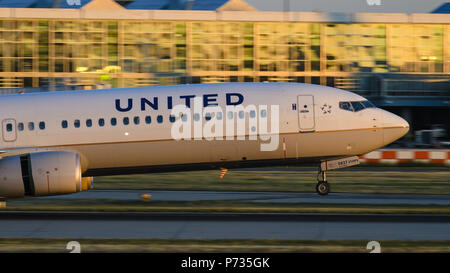 Richmond, British Columbia, Canada. 2nd July, 2018. A United Airlines Boeing 737-900ER (N67827) single-aisle narrow-body jet airliner lands at Vancouver International Airport. Credit: Bayne Stanley/ZUMA Wire/Alamy Live News Stock Photo