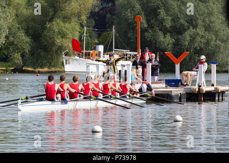 Henley Royal Regatta. Henley on Thames, Oxfordshire, UK. 4th July, 2018. The UK weather did not disappoint as the sun came out and temperatures rose for the first day of Henley Royal Regatta. Credit: Allan Staley/Alamy Live News Stock Photo