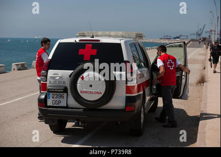 Barcelona. 04th July, 2018.  Members of the Red Cross leave after giving a small press conference to all the media gathered to receive the rescue boat Open Arms. The humanitarian aid ship sailed to Spain with 60 immigrants from 14 different nationalities rescued on Saturday in waters near Libya, after it was rejected by Italy and Malta. Stock Photo