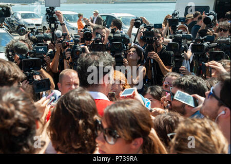 Barcelona. 04th July, 2018.  A member of the Red Cross explains to the media the conditions in which the immigrants have arrived aboard the sails ship Open Arms. The humanitarian aid ship sailed to Spain with 60 immigrants from 14 different nationalities rescued on Saturday in waters near Libya, after it was rejected by Italy and Malta. Stock Photo