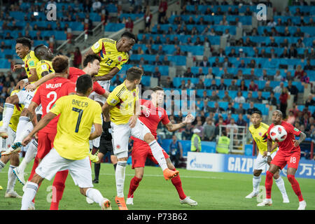 Moscow, Russland. 03rd July, 2018. Yerry MINA (COL) heads the ball in the 90   3. Minute the goal to 1: 1 compensation for Colombia, Action, Colombia (COL) - England (ENG) 3: 4 iE, Round of 16, Game 56, on 03.07.2018 in Moscow; Football World Cup 2018 in Russia from 14.06. - 15.07.2018. | usage worldwide Credit: dpa/Alamy Live News Stock Photo