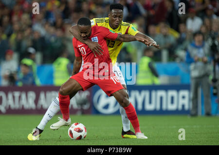 Moscow, Russland. 04th July, 2018. Raheem STERLING (from, ENG) versus Yerry MINA (COL), Action, duels, Colombia (COL) - England (ENG) 3: 4 iE, Round of 16, Game 56, on 03.07.2018 in Moscow; Football World Cup 2018 in Russia from 14.06. - 15.07.2018. | usage worldwide Credit: dpa/Alamy Live News Stock Photo