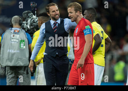Moscow, Russland. 04th July, 2018. Gareth SOUTHGATE (left, coach, ENG) talks to Harry KANE (ENG), jubilation, cheering, exulting, joy, cheers, celebrate, final jubilation, half figure, half figure, gesture, gesture, talking, looking forward, Colombia (COL ) - England (ENG) 3: 4 iE, Round of 16, Game 56, on 03.07.2018 in Moscow; Football World Cup 2018 in Russia from 14.06. - 15.07.2018. | usage worldwide Credit: dpa/Alamy Live News Stock Photo
