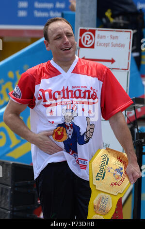 New York, US. 4th July 2018. Joey Chestnut celebrates after winning the annual Nathan's Hot Dog Eating Contest on July 4, 2018 Brooklyn, New York. Chestnut set a Coney Island record, eating 74 hot dogs in 10 minutes. Credit: Erik Pendzich/Alamy Live News Stock Photo