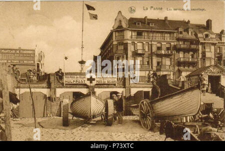 Français : Un poste de sauvetage pour baigneurs organisé par la Croix-Rouge sur la plage de la Panne (Belgique) vers 1930. English: First Aid and Rescue at sea post organised by belgian red Cross on 'La Panne' beach (Belgium) around 1930. 31 July 2013, 15:24:37 13 Poste Secours Croix-Rouge La Panne ca 1930 Stock Photo