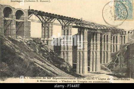 Carte postale ancienne éditée par E. Hamonic à Saint-Brieuc, collection Bretagne, n°1418 : Chemins de fer départementaux des Côtes-du-Nord - Ligne de St-Brieuc à Moncontour - Viaduc de Toupin en construction . 1904 9 CdN - construction Toupin Stock Photo