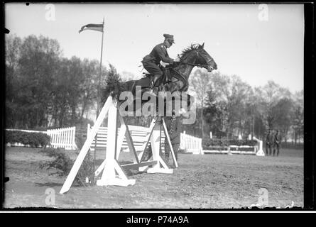 74 Narcyz Witczak-Witaczyński - Zawody konne (107-641-4) Stock Photo