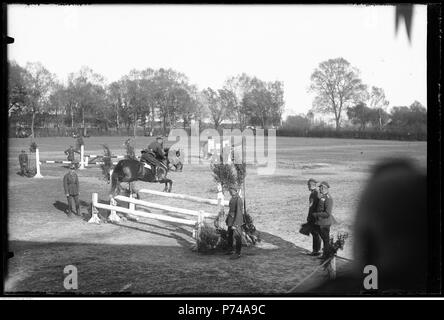 74 Narcyz Witczak-Witaczyński - Zawody konne (107-641-7) Stock Photo