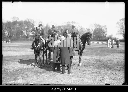 74 Narcyz Witczak-Witaczyński - Zawody konne (107-641-3) Stock Photo