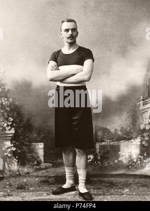 English: Olympic Games 1896, Athens. Friedrich Adolph Traun, who came from Dresden to compete the 800 m race and returned as champion in tennis. eština: Vítz tenisové tyhry Friedrich Adolph Traun z Hamburku, pichystaný na bh na 800 metr, 1896 . 1896 8 Albert Meyer 7 Olympia 1896 Stock Photo