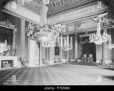English: Throne Room. 1914 222 Throne Room, Buckingham Palace, 1914 Stock Photo