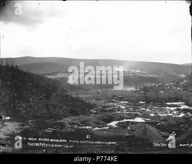 . English: Mining claims at the junction of Bonanza Creek and Eldorado Creek, Yukon Territory, ca. 1898. English: Caption on image: 'No. 11 above Bonanza looking down towards Gold Hill and mouth of Eldorado . Photographed in moonlight/Hegg & Co., Dawson, Y.T.' Klondike Gold Rush. Subjects (LCTGM): Mining claims--Yukon; Rivers--Yukon Subjects (LCSH): Gold Hill (Yukon); Yukon--Gold discoveries  . circa 1898 9 Mining claims at the junction of Bonanza Creek and Eldorado Creek, Yukon Territory, ca 1898 (HEGG 577) Stock Photo