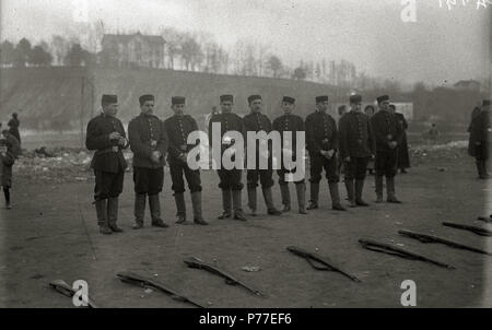 Español: Título original: Maniobras militares en la playa de Ondarreta (4/6) Localización: San Sebastián (Guipúzcoa)  . 1916 45 Maniobras militares en la playa de Ondarreta (4 de 6) - Fondo Car-Kutxa Fototeka Stock Photo