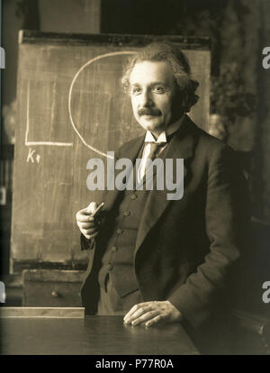 Albert Einstein during a lecture in Vienna in 1921 . 1921 (ref.) 27 Einstein 1921 by F Schmutzer Stock Photo
