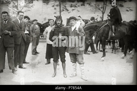 10 Becerrada benéfica para niños acogidos organizada por la sociedad Euskal Billera en la plaza de 'El Txofre' (11 de 20) - Fondo Car-Kutxa Fototeka Stock Photo