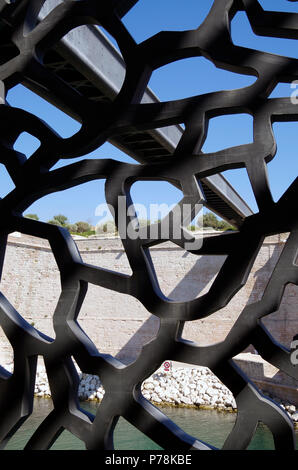 Mucem Ramp Marseille, MuCEM, detail of the outer latticework with views through to ...