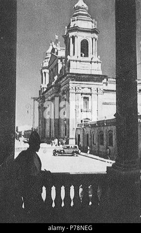Español: Catedral de Ciudad de Guatemala vista desde el Portal del Comercio en 1940. 1940 4 Catedralguate1940 Stock Photo