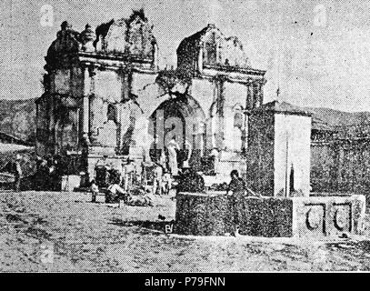 Español: Ruinas de la iglesia de San Pedro Sacatepéquez en 1925, destruida por la erupción del Volcán Santa María en 1902.. 15 January 1925 14 SanPedroSacatepequez1925 Stock Photo