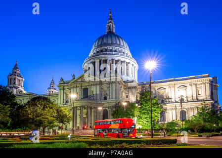 Night view of St Paul Cathedral in London, uk Stock Photo