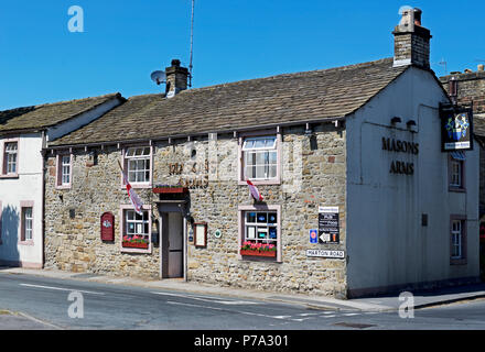 Masons Arms pub in Gargrave, North Yorkshire, England UK Stock Photo