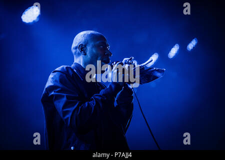 Mos def black star hi-res stock photography and images - Alamy