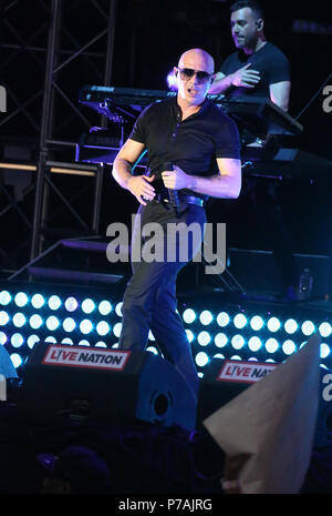 Philadelphia, PA, USA. 4th July, 2018. Pitbull headlines the Wawa Welcomes America July 4th Concert & Fireworks on the Benjamin Franklin Parkway in Philadelphia, Pa on July 4, 2018 Credit: Star Shooter/Alamy Live News Stock Photo