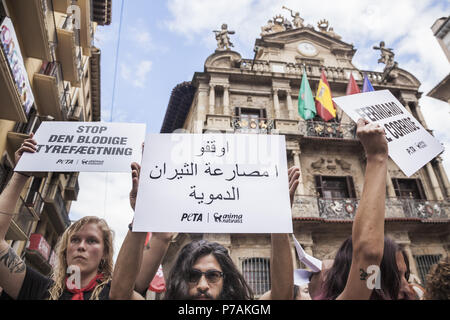 Pamplona, Navarra, Spain. 5th July, 2018. Protest against animal cruelty in bull fightings before San Fermin celebrations in Pamplona, Spain. Banner says ''stop bullfightings' Credit: Celestino Arce/ZUMA Wire/Alamy Live News Stock Photo