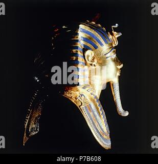 Gold mask of Tutankhamen. Museum: ARCHAEOLOGICAL MUSEUM. Stock Photo