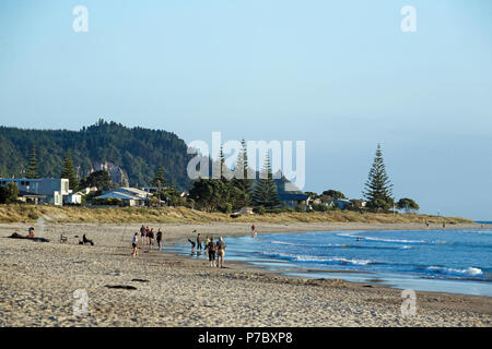 People on Whangamata beach on the Coromandel Peninsula, New Zealand Stock Photo